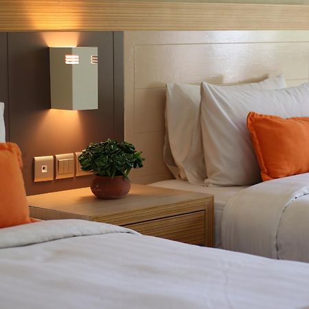 大马宫殿温泉度假村 古晋 外观 照片 A room at the hotel