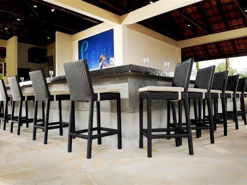 大马宫殿温泉度假村 古晋 外观 照片 Bar stools