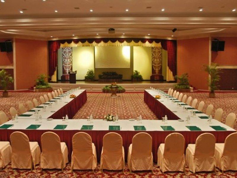 大马宫殿温泉度假村 古晋 外观 照片 The Royal Thai Conference Centre
