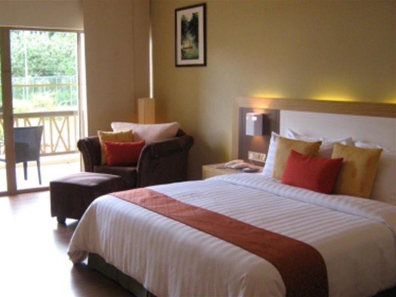 大马宫殿温泉度假村 古晋 外观 照片 Deluxe Room