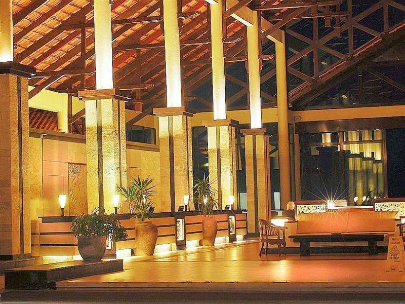 大马宫殿温泉度假村 古晋 外观 照片 The interior of the hotel