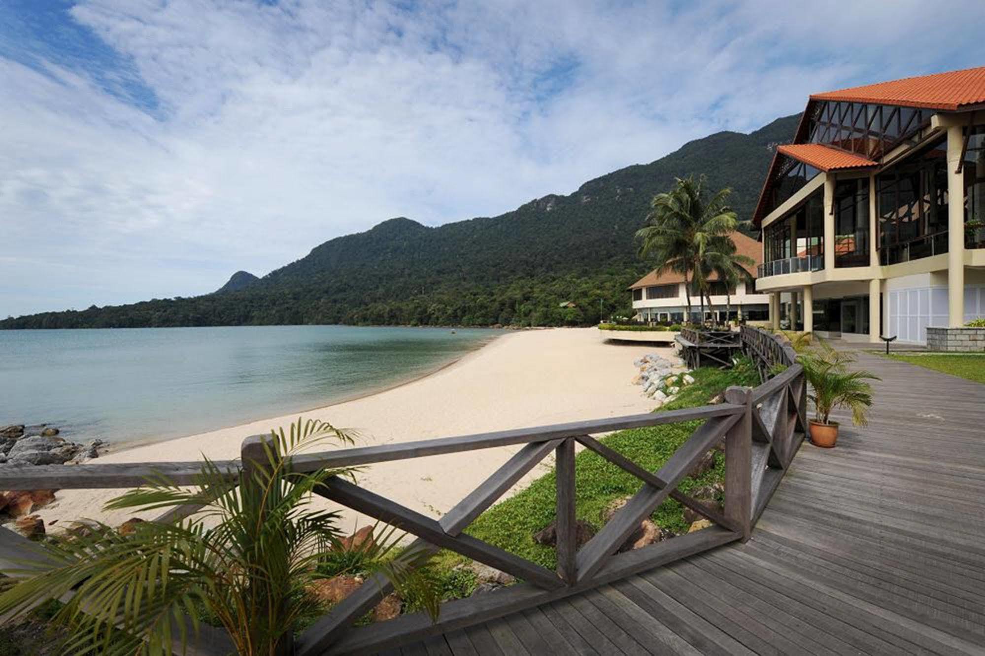 大马宫殿温泉度假村 古晋 外观 照片 The beach at Pangkor Laut Resort