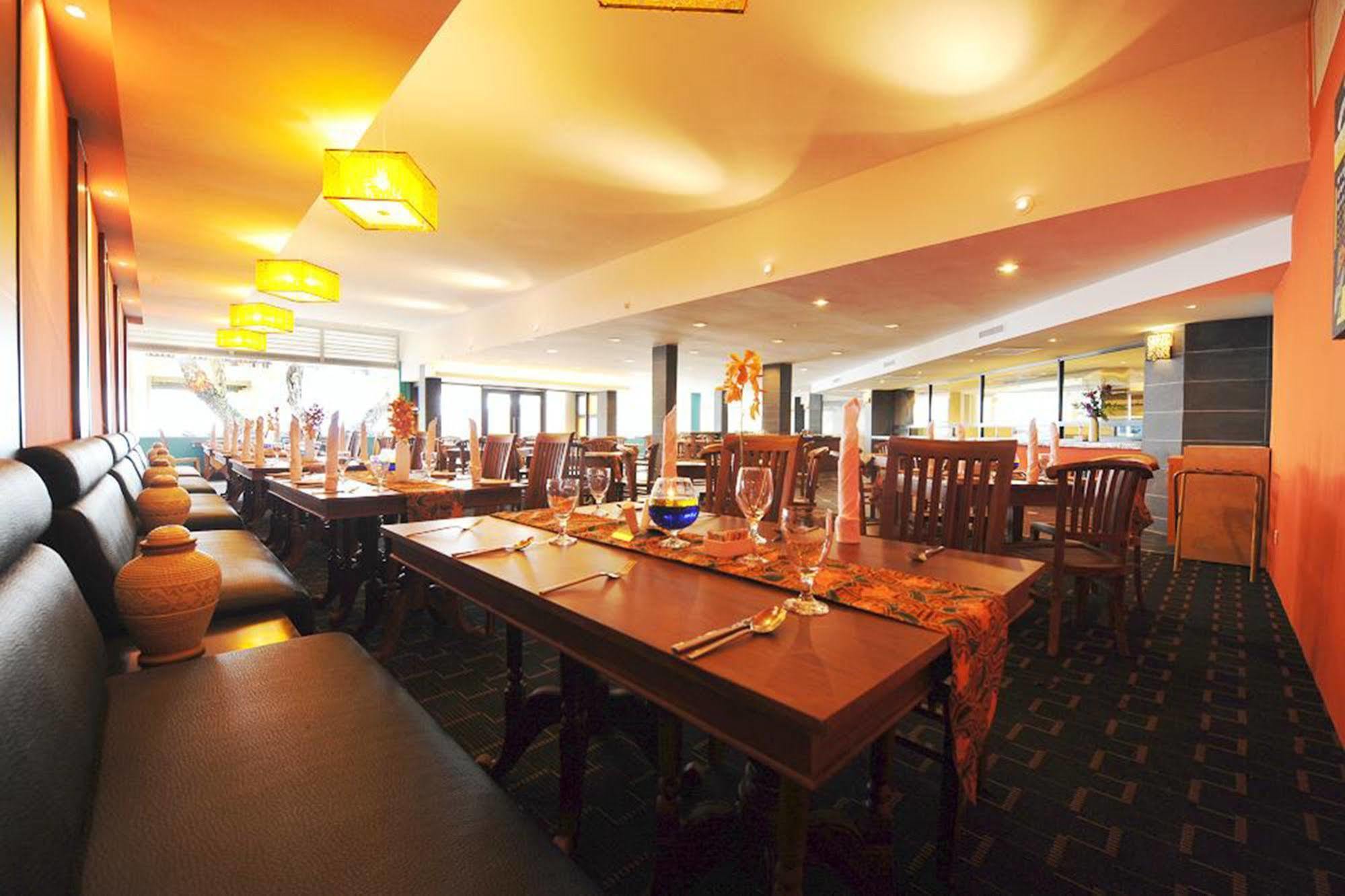 大马宫殿温泉度假村 古晋 外观 照片 The restaurant