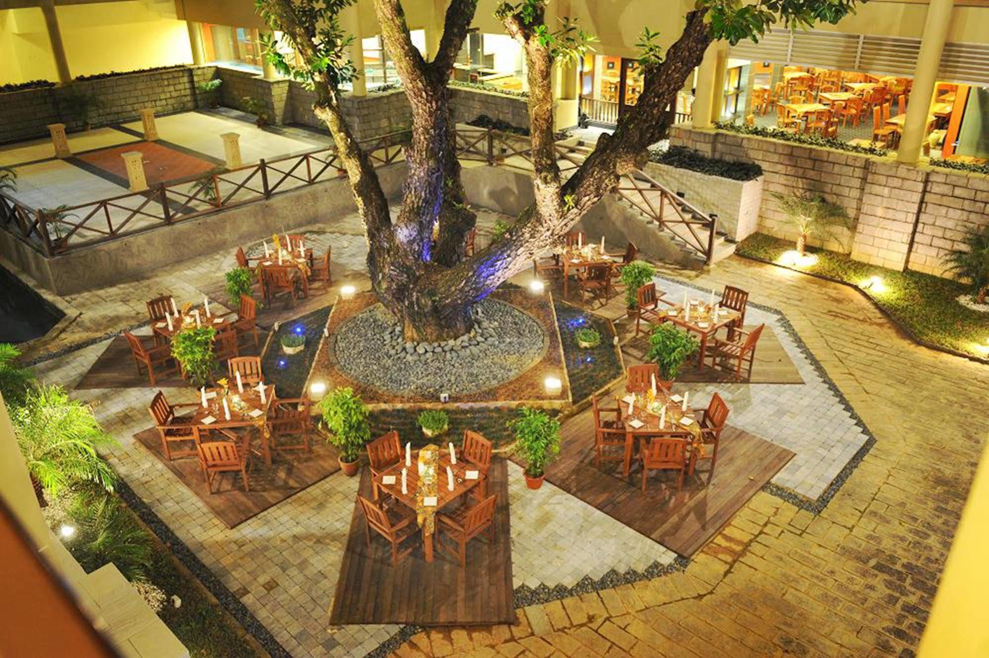 大马宫殿温泉度假村 古晋 外观 照片 The hotel's lobby