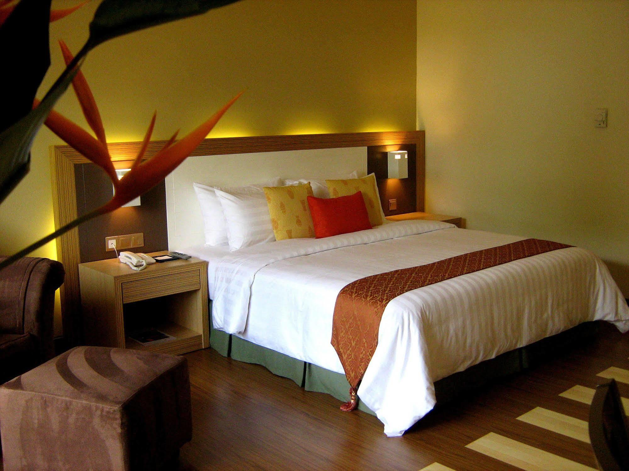 大马宫殿温泉度假村 古晋 外观 照片 A room at the hotel